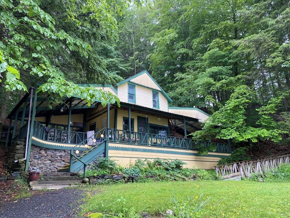 Rice Heritage Cottage showing north and south porches