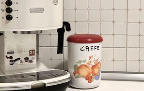 Kaffee und/oder Kaffeemaschine