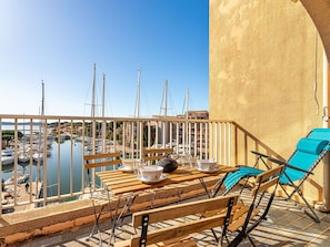 Boot, Wohnung, Watercraft, Balkon, Gartenmöbel, Stuhl, Yachthafen, Schiffsbau, Hafen, Hafen
