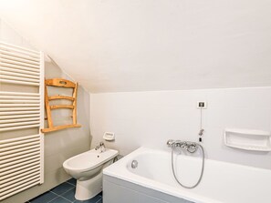 Eigentum, Armatur, Bad Sink, Zapfhahn, Badezimmer, Interior Design, Die Architektur, Rechteck, Gebäude