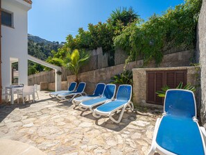 Ciel, Meubles, Jour, Plante, Bleu, Chaise, Bleu Azur, Mobilier De Jardin, Bâtiment, Ombre