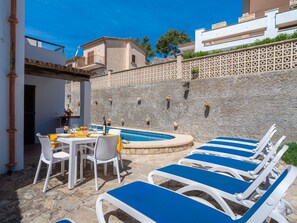 Meubles, Propriété, Bâtiment, Bleu, Ciel, Bleu Azur, Mobilier De Jardin, Ombre, Architecture, Table
