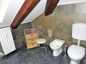 Eigentum, Armatur, Bad Sink, Toilleten Sitz, Gebäude, Badezimmer, Holz, Lila, Toilette, Die Architektur