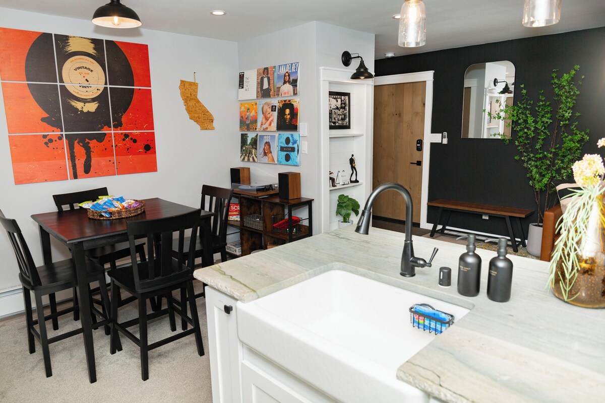 New Remodel Lakeside Luxe; Beach, Kayak, SUP, Kings Beach, SummerFun@LakeTahoe!