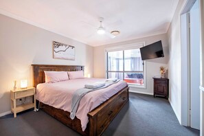 Bedroom 1 - King + TV