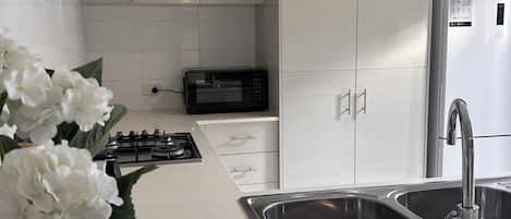 Kitchen - Microwave, stove, oven, fridge, cutlery & crockery provided.