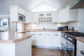 5 Manor Lodge - 2 Bedroom Lodge - Pendine (19229)