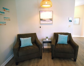 Family Gathering Room - Comfy and Cozy