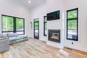 Living Room | Gas Fireplace | Smart TV