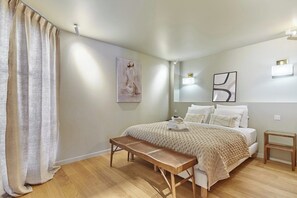 Chambre double avec lit 160 cm et salle de bain