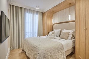 Chambre 2 avec lit double 160 cm et salle de bain