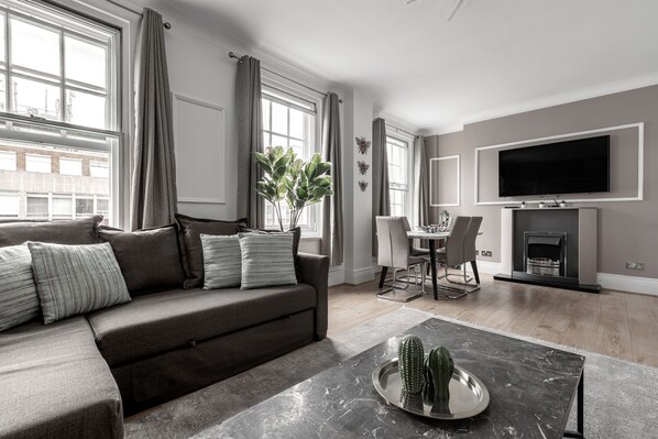Living Room / Lounge