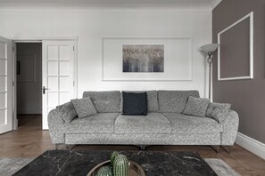 Living Room / Lounge