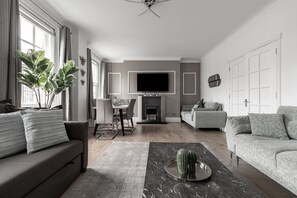 Living Room / Lounge