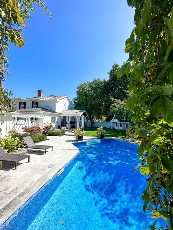Pool (Outdoor)