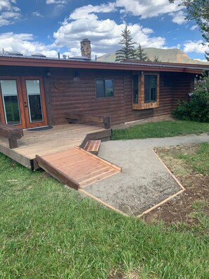 Private deck and entrance to Oakley's Oasis