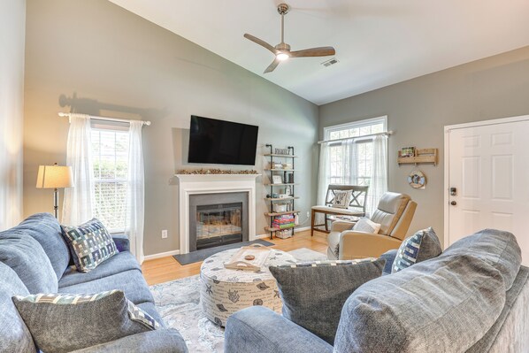 Wilmington Vacation Rental | 3BR | 2BA | 2 Steps Required | 1,560 Sq Ft