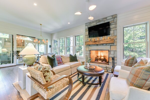Cashiers Vacation Rental | 3BR | 3.5BA | 2,451 Sq Ft | 4 Steps to Enter