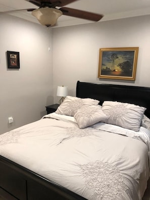 Bedroom 1 queen bed