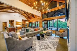 LIVING ROOM - Embrace the space!