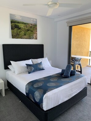 Bedroom with Queen bed 
