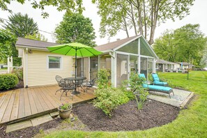 Deck | Patio | Outdoor Seating & Dining Areas