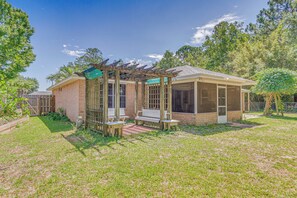 Private Backyard Area | Central Air Conditioning | Free WiFi | Single-Story Home