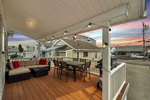 Spacious deck with 6-person dining table, outdoor sectional, and grill!