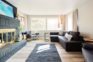 #StayinMyDistrict #BookDirect #FurnishedMonthly