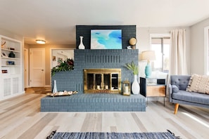 #StayinMyDistrict #BookDirect #FurnishedMonthly