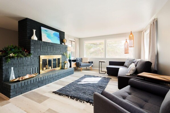 #StayinMyDistrict #BookDirect #FurnishedMonthly