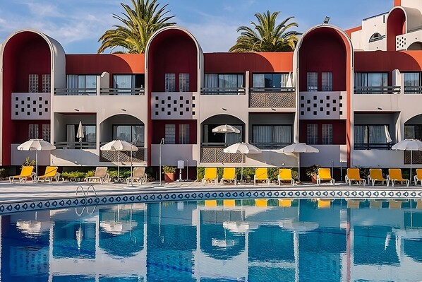 Outdoor swimming pool