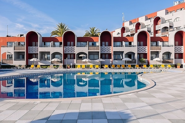 Outdoor swimming pool