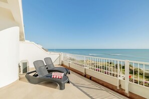Balcony with ocean view