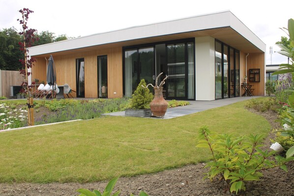 Außenseite Ferienhaus [Sommer]