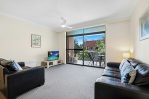 Lounge Room B