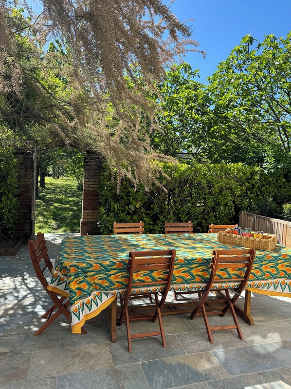 Outdoor dining