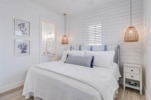 King Bedroom, 2nd Floor