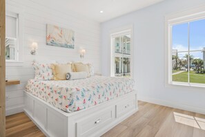 King with Built-in Twin/Twin Bunk Beds, 1st Floor