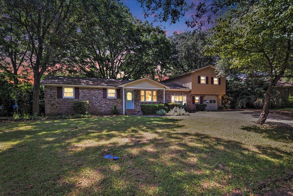 Chic Southern Stay ~ 3br/1.5ba home
