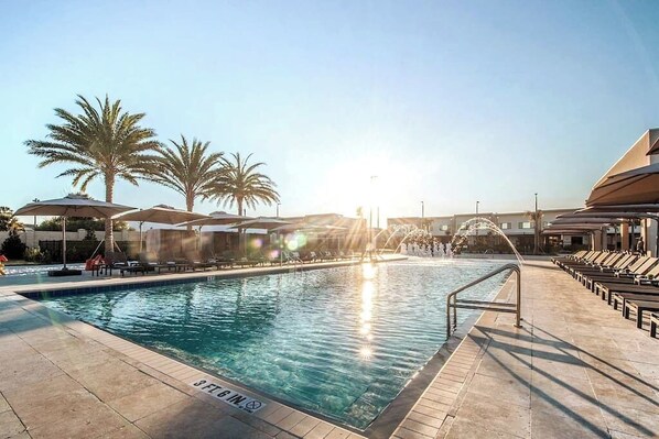 Enjoy the resort facilities: pool, hot tub, gym and tennis court (optional fee)