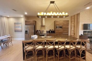 Breakfast and full kitchen