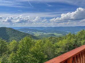 The moment you arrive, this view says it all—sweeping mountain ridges and sky that stretches for miles.