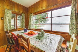 Dining Area | Dining Table | Lake View
