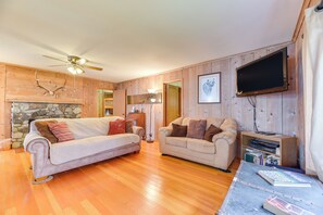 Living Room | Free WiFi | 2 Sleeper Sofas
