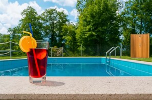 Drinks by the pool