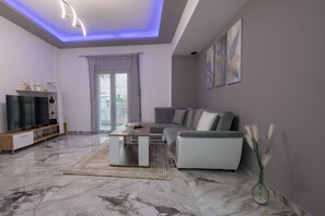 Enjoy moments of relaxation in the cozy interiors