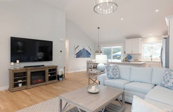Open lay out concept living room. 