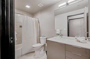 Downtown Nashville Nashville 1 Bedroom Bathroom