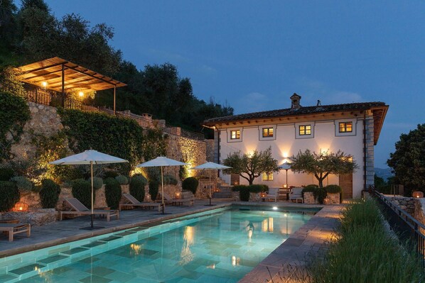Villa Tomeoni By Tuscanhouses